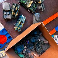 Soldatini con macchine