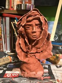 Scultura artigiale argilla rossa