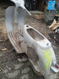  vespa demolita per ricambi 700€ trattabili
