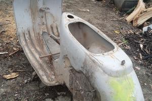  vespa demolita per ricambi 700€ trattabili