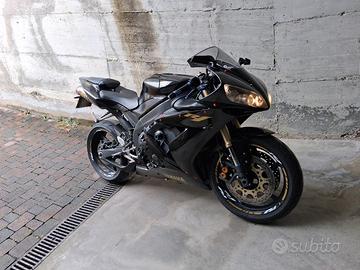 Yamaha r1 