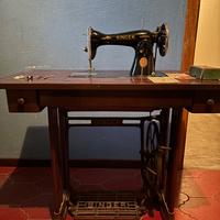 Macchina da cucire Singer 15M d’epoca con mobile