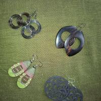 orecchini etnici stock