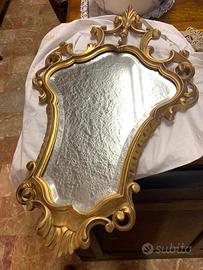 Specchio vecchio dorato