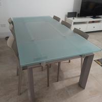 Tavolo da pranzo Stilt in vetro di Desalto