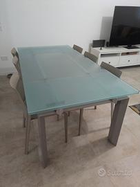 Tavolo da pranzo Stilt in vetro di Desalto