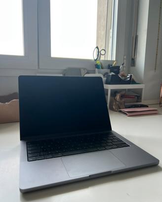 MacBook Pro 14” 2023 M2 Pro – 16GB RAM – 1TB SSD –