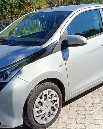 Toyota Aygo 5 Porte 5p 1.0 x-play 72cv