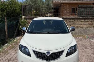 Lancia Ypsilon Alberta Ferretti 2023