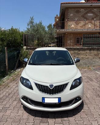 Lancia Ypsilon Alberta Ferretti 2023