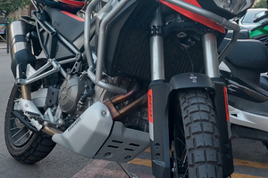 Tuareg 660 martian red