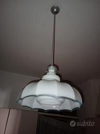 lampadario vintage vetro  bianco con bordo azzurro