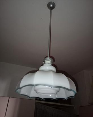 lampadario vintage vetro  bianco con bordo azzurro
