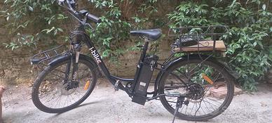 bicicletta a pedalata assistita, colore nero