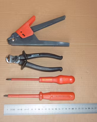 Cacciaviti USAG FACOM 1000V+tirafascette+tronchese