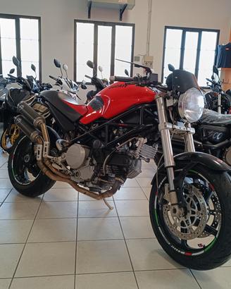 Ducati Monster 800 S2R del 2005 con scarico TERMIG