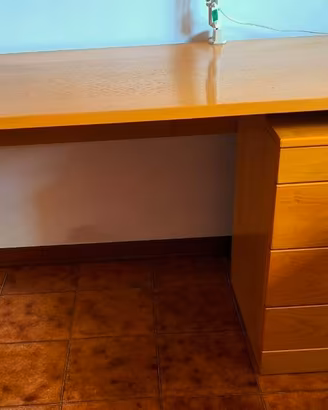 Scrivania e Cassettiera abbinata