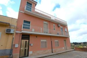 Casa singola su due livelli con terrazza- Rif. 375