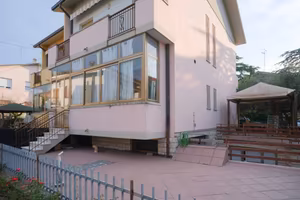 Casa indipendente di 213 m² con 4 locali e box aut