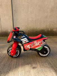 Moto bimbo aprilia