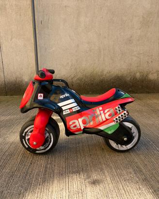 Moto bimbo aprilia