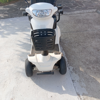 Scooter elettrico per anziani e disabili