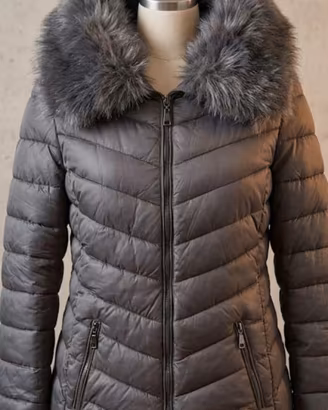 Piumino donna grigio  con maxi collo pelliccia 