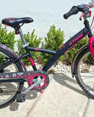 Bici per ragazza Btwin con misura 24 nera e fucsia