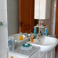 Mobile bagno, accessori e lampadario oroverdeacqua