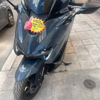 YAMAHA  TMAX 560