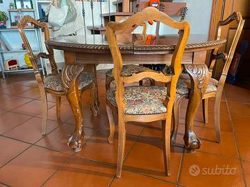 Tavolo d’epoca allungabile in legno con sedie
