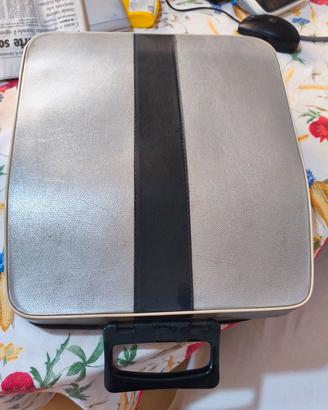 Macchina da scrivere Olivetti Lettera DL anni ’60