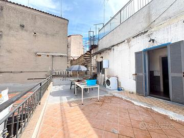 Zona ponti rossi- 2 vani+acc. con due terrazzi
