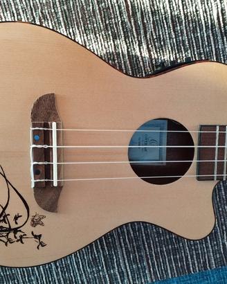 ukulele Ortega amplificato 