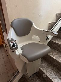 Sedia montascale a poltroncina elettrica
