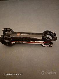 attacco manubrio in carbonio