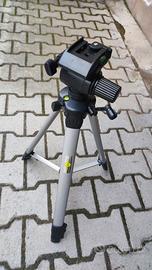 Tre piede per macchina fotografica o cinepresa.