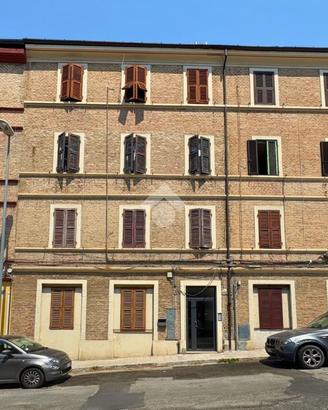 3 LOCALI A ANCONA