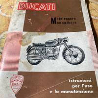 Ampia collezione di libretti di manutenzione