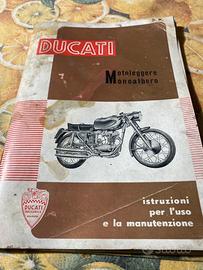 Ampia collezione di libretti di manutenzione