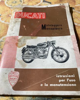 Ampia collezione di libretti di manutenzione