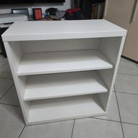 Comodino con ripiani aperto