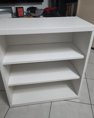 Comodino con ripiani aperto