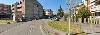 Stanza singola a Vedano al Lambro-posto auto prvt