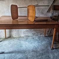 Tavolo in formica con 5 sedie