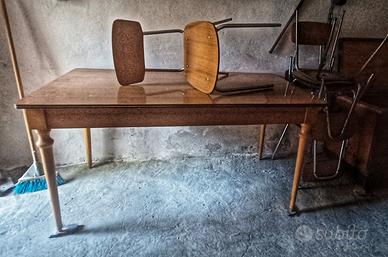 Tavolo in formica con 5 sedie