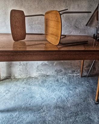 Tavolo in formica con 5 sedie
