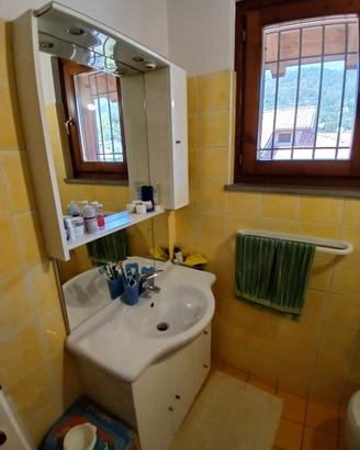 MOBILE BAGNO CON LAVABO E SPECCHIO