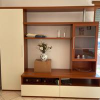 Mobile soggiorno moderno con vetrina