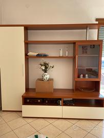 Mobile soggiorno moderno con vetrina